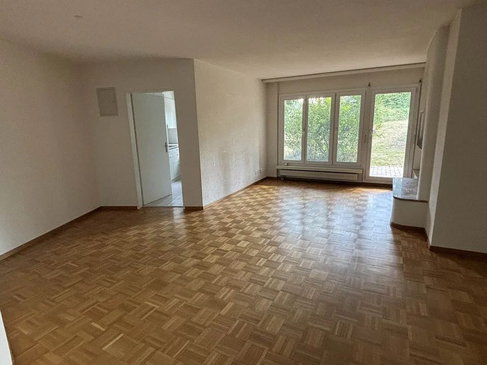 3 1/2 - Zimmer-Parterre-Wohnung mit grossem Gartensitzplatz