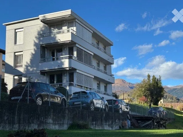 Pura: 4.5 locali al 3piano, tranquillo,soleggiato,vistalago