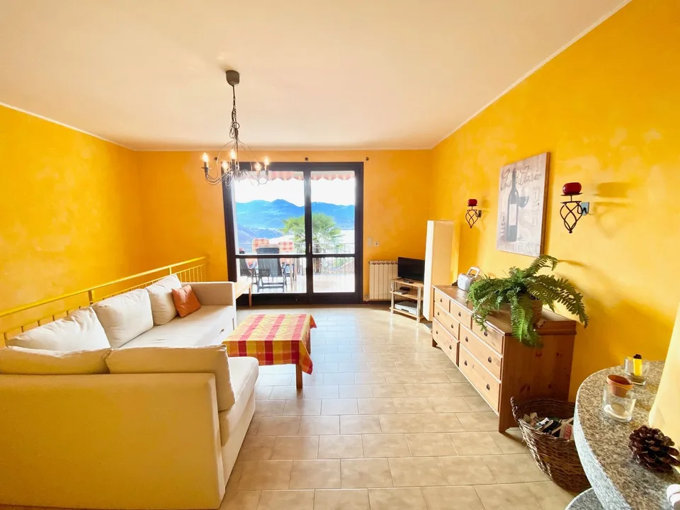 Schönes Reihenmittelhaus in ruhiger und sonniger Süd-Lage mit Terrassen und traumhaftem Seeblick