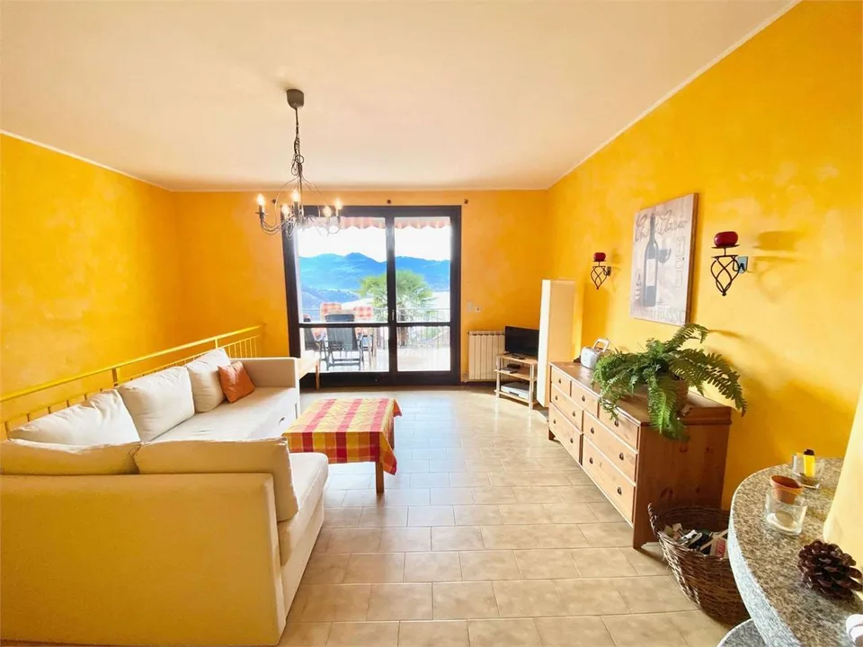 Maison mitoyenne dans un endroit calme et très ensoleillé avec terrasse