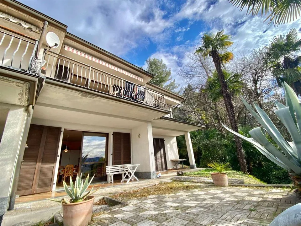 Maison mitoyenne dans un endroit calme et très ensoleillé avec terrasse