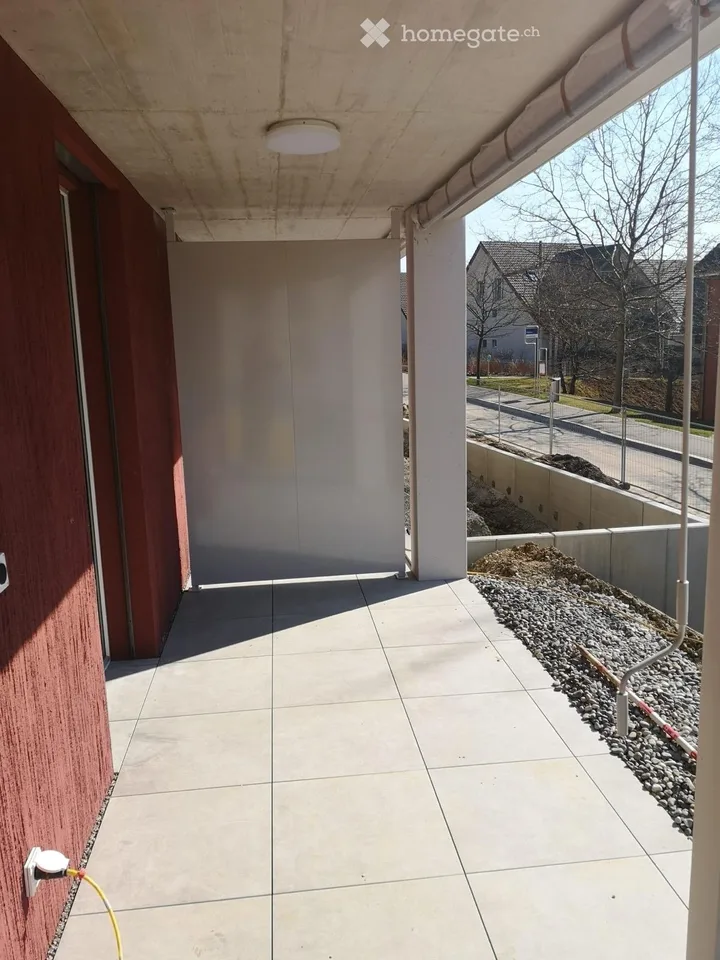 Appartamento moderno 3.5 locali con terrazza a Kloten