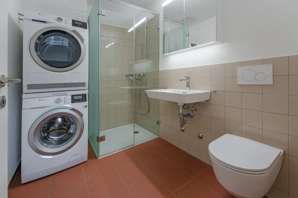 Appartement moderne et adapté aux seniors de 3,5 pièces à Zürich-Manegg