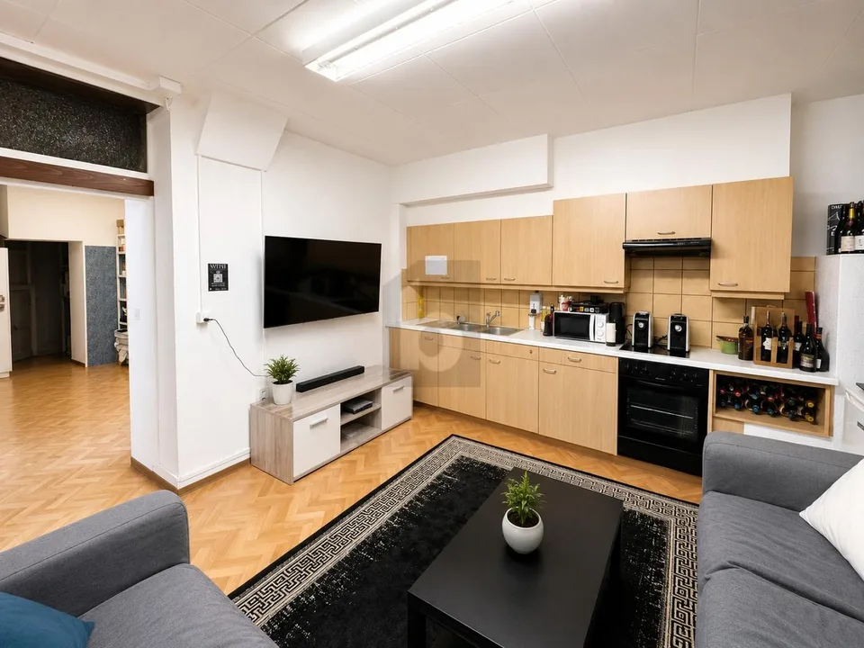 BRIGHT, MODULAR AND STRATEGICALLY LOCATED