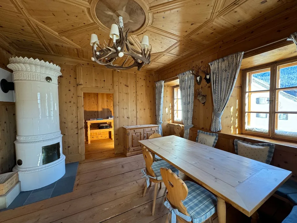 Gioiello storico incontra la modernità: Casa engadine di lusso a Scuol