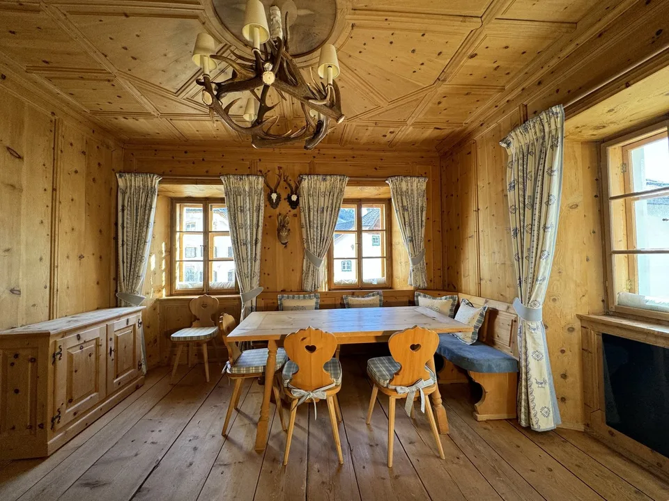 Gioiello storico incontra la modernità: Casa engadine di lusso a Scuol