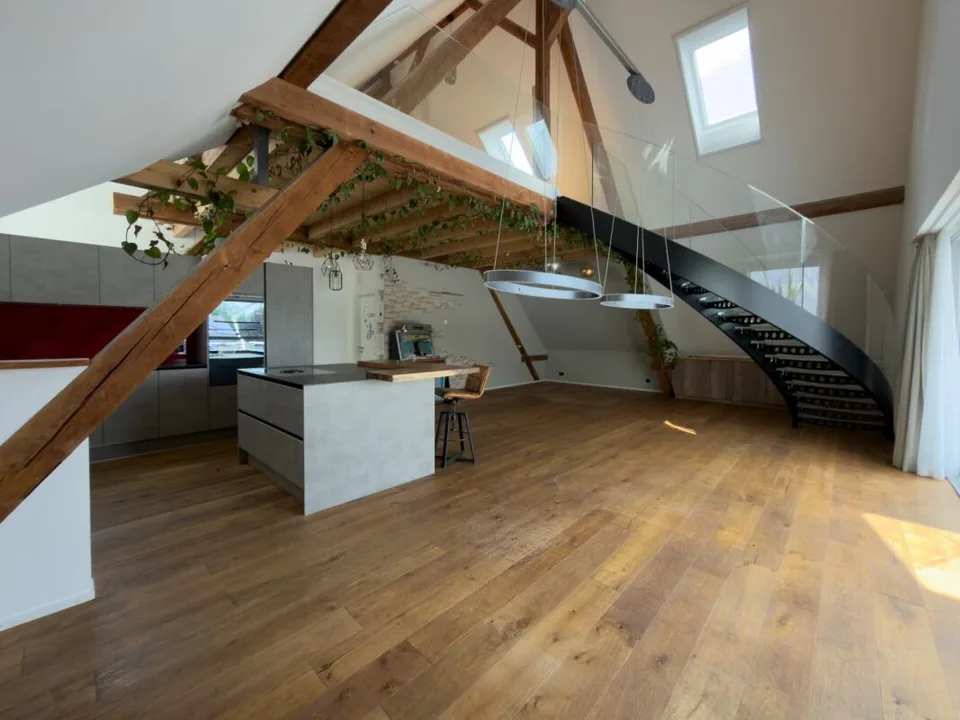 Einzigartige Maisonette-Dachwohnung
