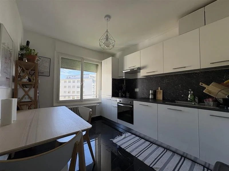 Bel appartement 2p. proche de toutes les commodités