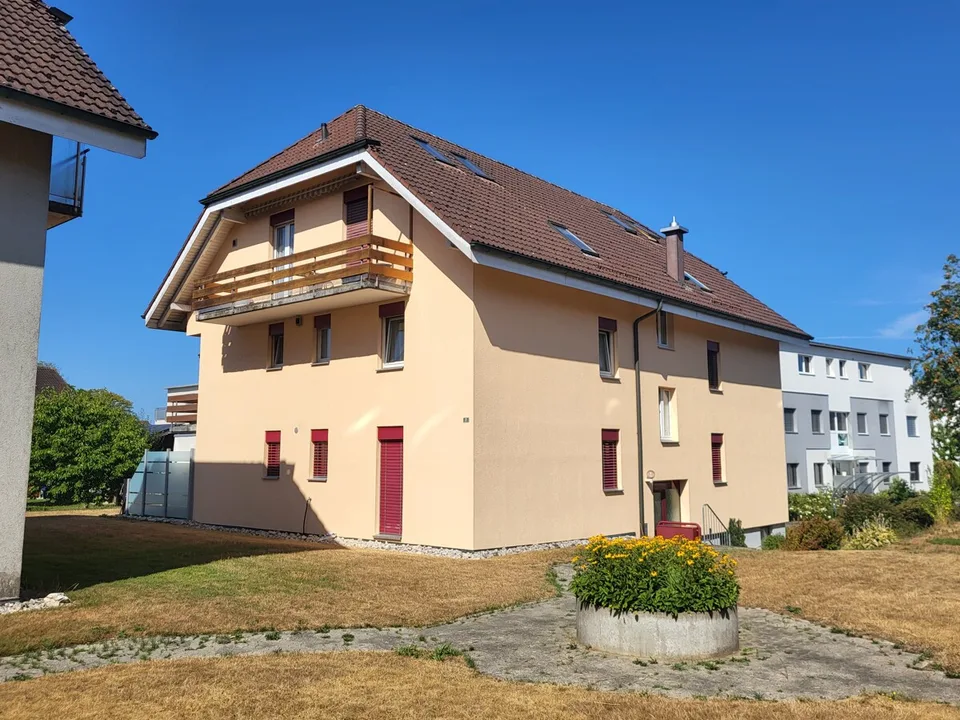 Helle 3.5 Zimmer Dachwohnung mit Galerie