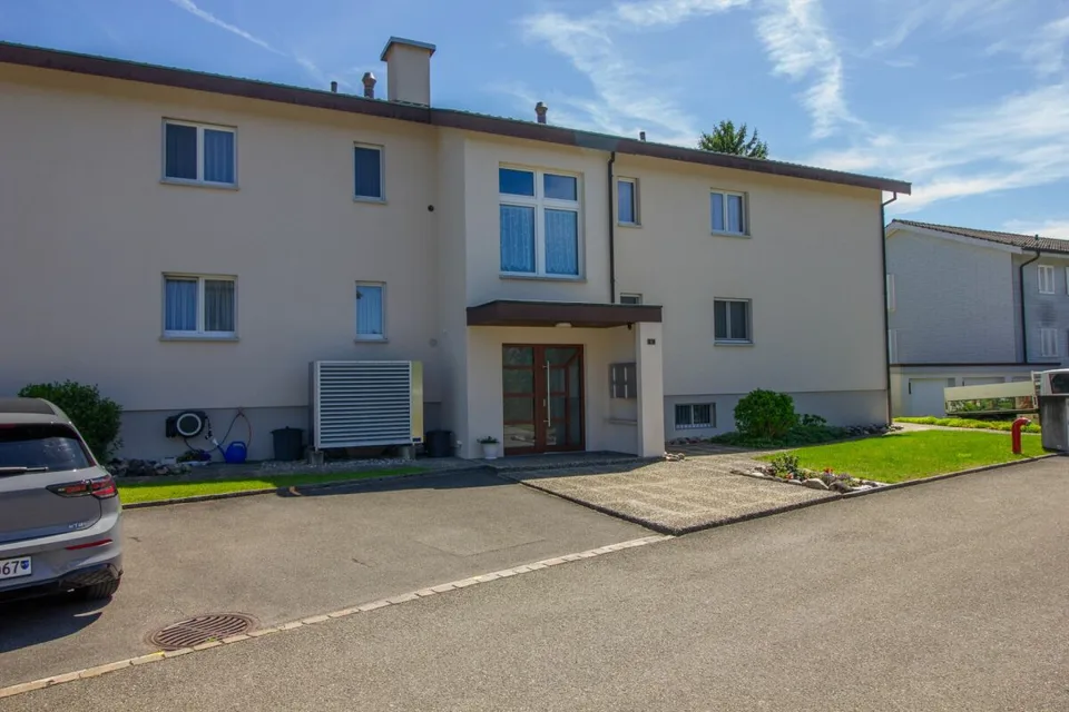 Gemütliche 4.5 Zimmer-Wohnung an ruhiger Lage mit Hobbyraum, Garage und viel Gestaltungspotenzial Kopie