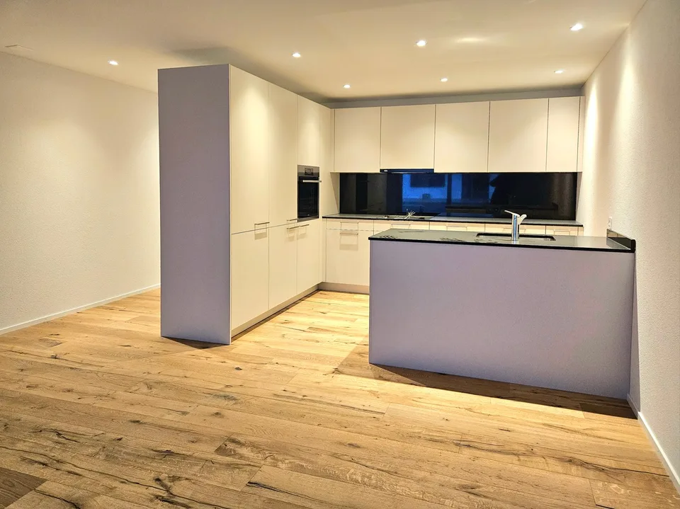 Moderne 2.5 Zimmerwohnung Parterre "Neubau"