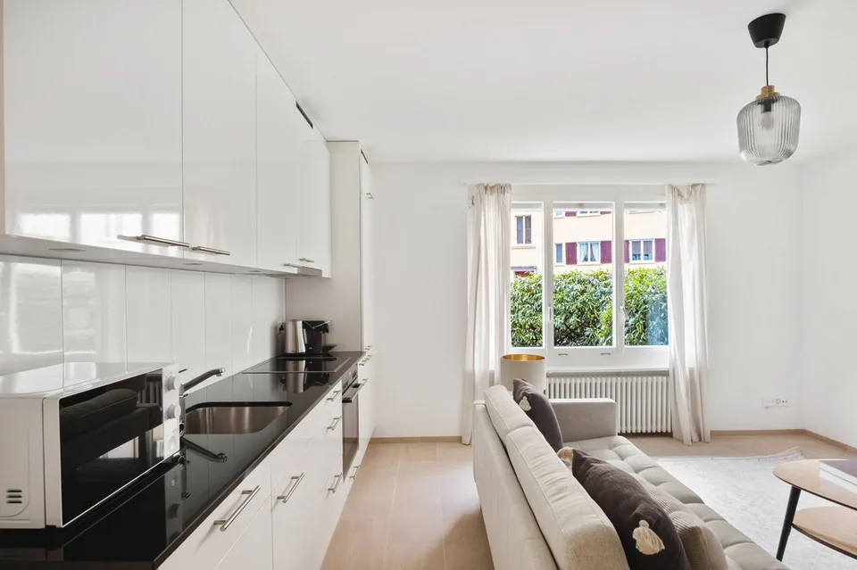 2.5 rooms in Oerlikon, close to the train station, fully furnished, flexible rental period, instant booking