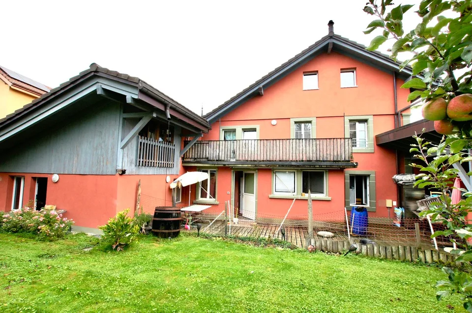 Edificio ristrutturato nel 2016 con 6 appartamenti + 1 Bar-Ristorante