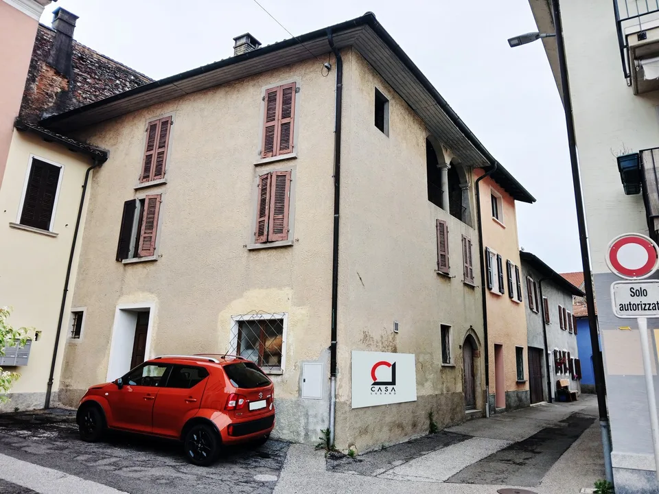 Imperdibile occasione di reddito - Ampia casa da riattare.