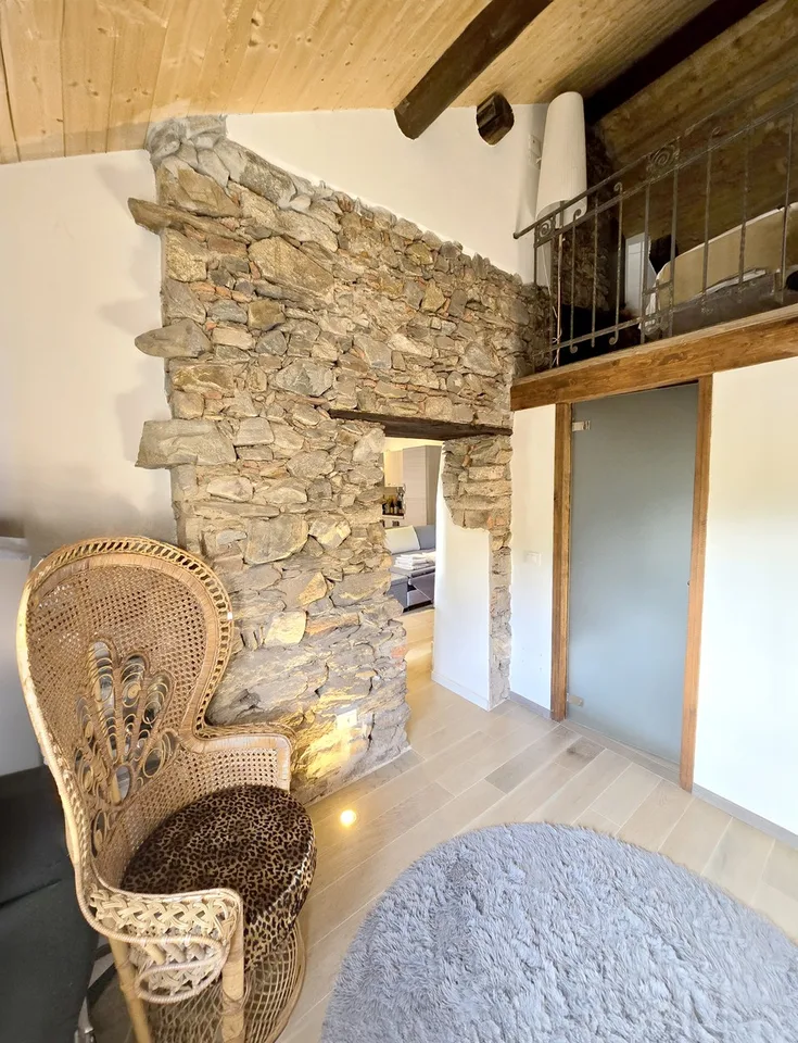Schönes Haus mit 3,5 und 2,5 Zimmern, renoviert und mit schönen Außenbereichen.