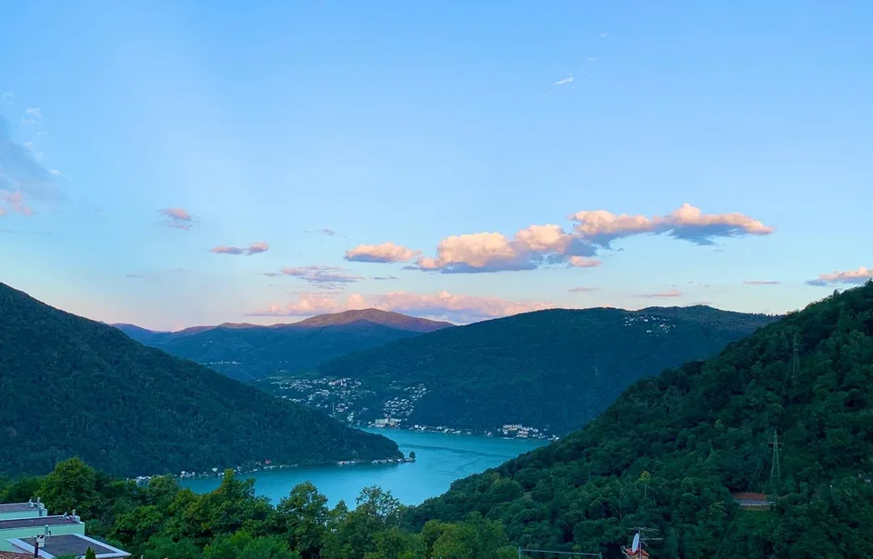 Interessante terreno edificabile con meravigliosa vista lago.