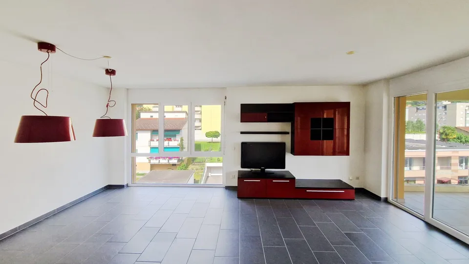 Beautiful 3.5-room apartment in residential area with covered panoramic terrace.