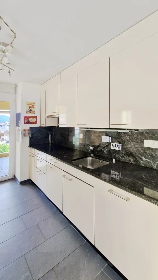 Beautiful 3.5-room apartment in residential area with covered panoramic terrace.