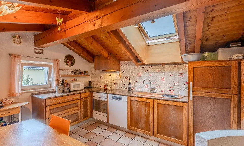 Belle maison mitoyenne de 3,5 pièces avec jardin et deux terrasses.