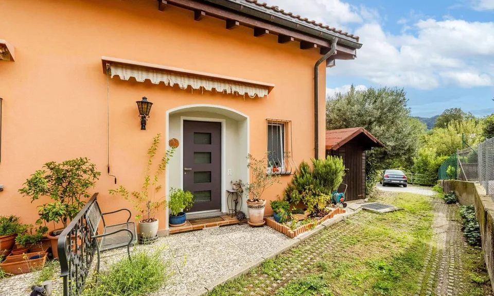Bellissima casa a schiera di testa 3,5 con giardino e due terrazze.