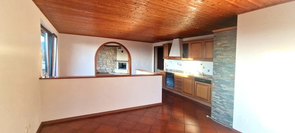 Duplex 4.5 in semi-detached house with panorama, private garden and grotto.