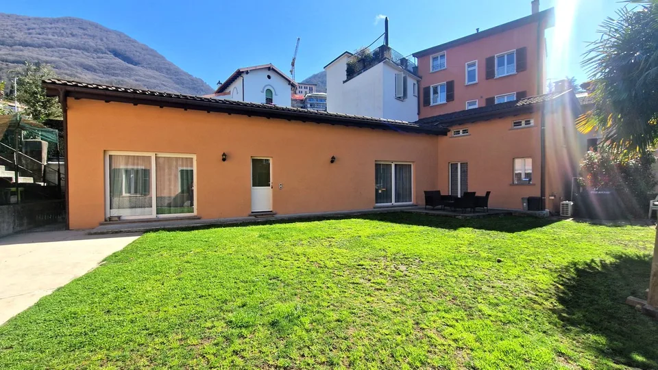 Exklusives Wohnhaus mit 4 Einheiten renoviert