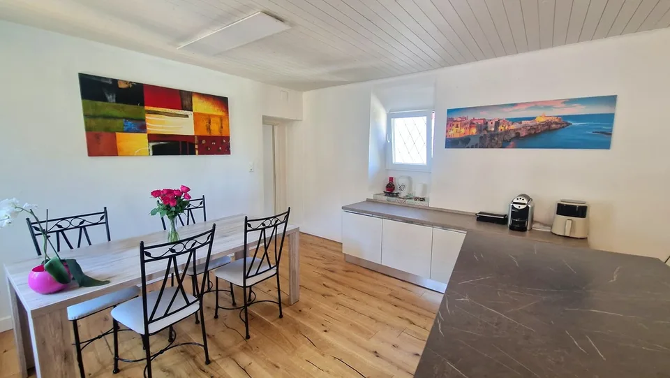 Exklusives Wohnhaus mit 4 Einheiten renoviert