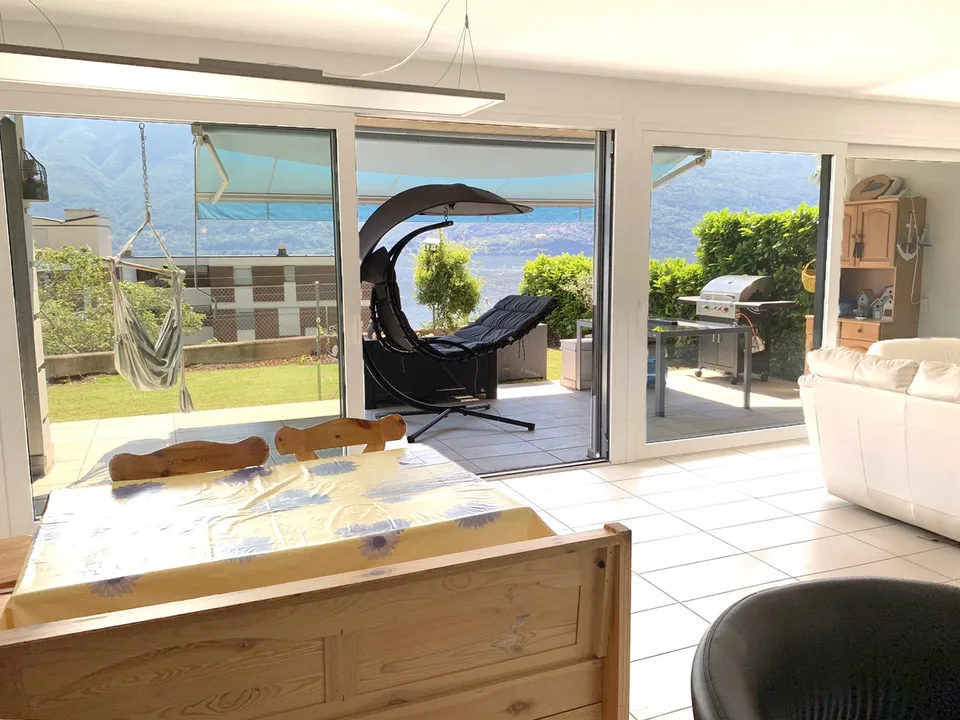 Geräumiges 5,5-Zieler-Appartement mit Garten und Terrasse mit Seeblick in Brissago