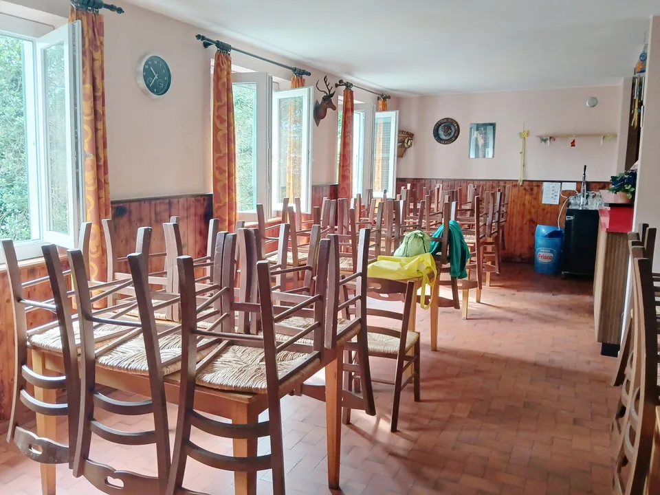Grotte 6,5 mit Restaurantbereich, Zimmern und großem Grundstück