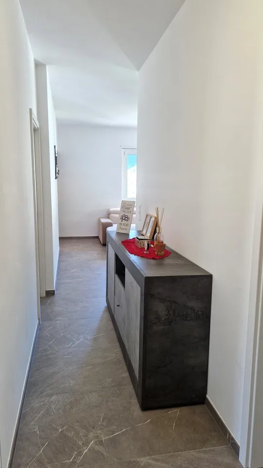 Schönes 4,5-Zimmer-Wohnung komplett renoviert im Jahr 2024 mit Blick auf die Burgen.
