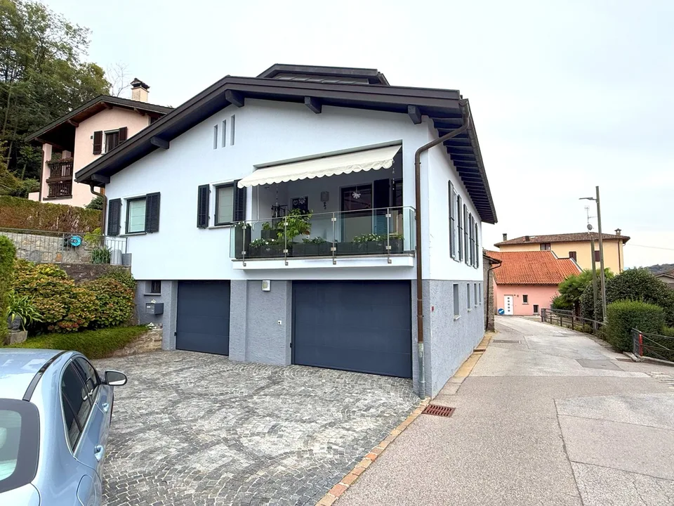 Casa 6,5 ristrutturata in medio-alto standing con giardino.