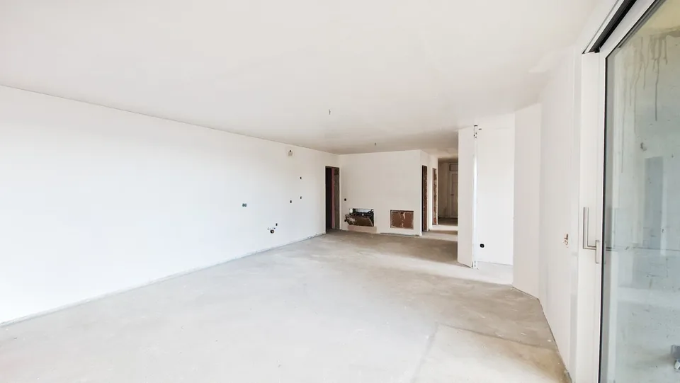 Nuovo 4,5 locali in stile moderno con veranda e ampio giardino privato