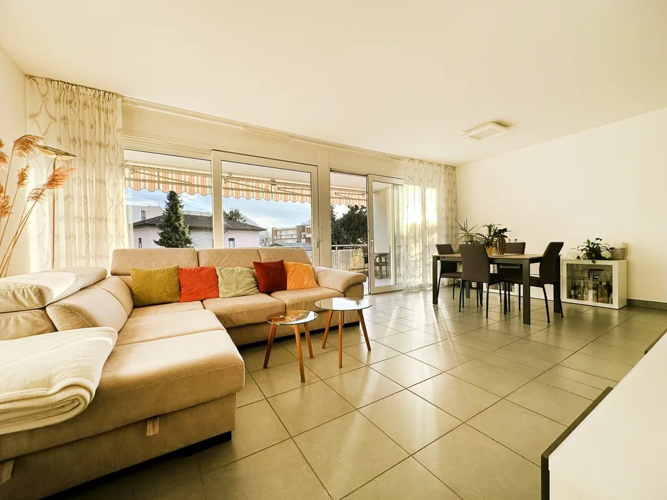 Helles 3,5-Zimmer-Wohnung mit großer sonniger Terrasse in zentraler Lage