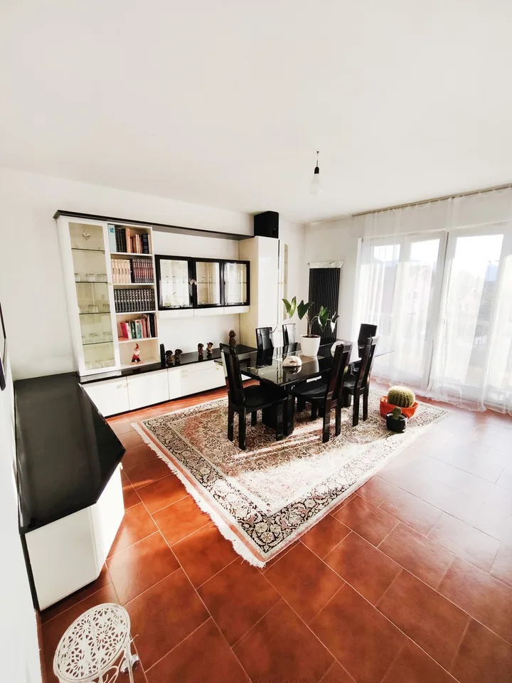 Elegante villa indipendente 5,5 locali con piscina e ampio giardino