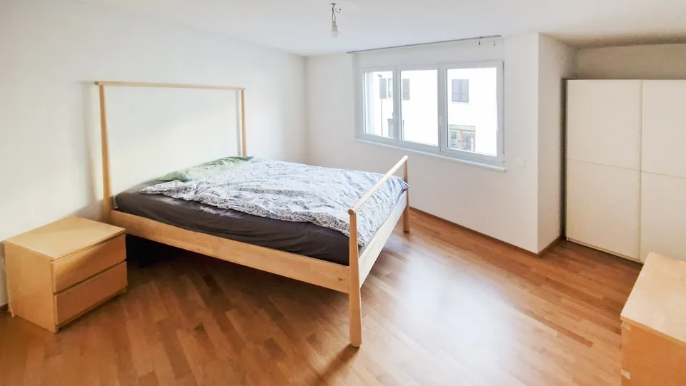 Elegantes, großes 3,5-Zimmer-Wohnung mit überdachtem Balkon und Parkplatz in der Tiefgarage