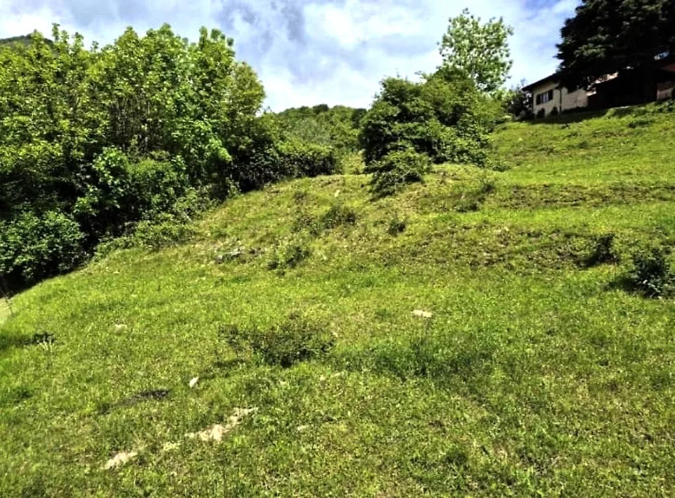Terreno edificabile di 1008 m² con bella vista sulla vallata