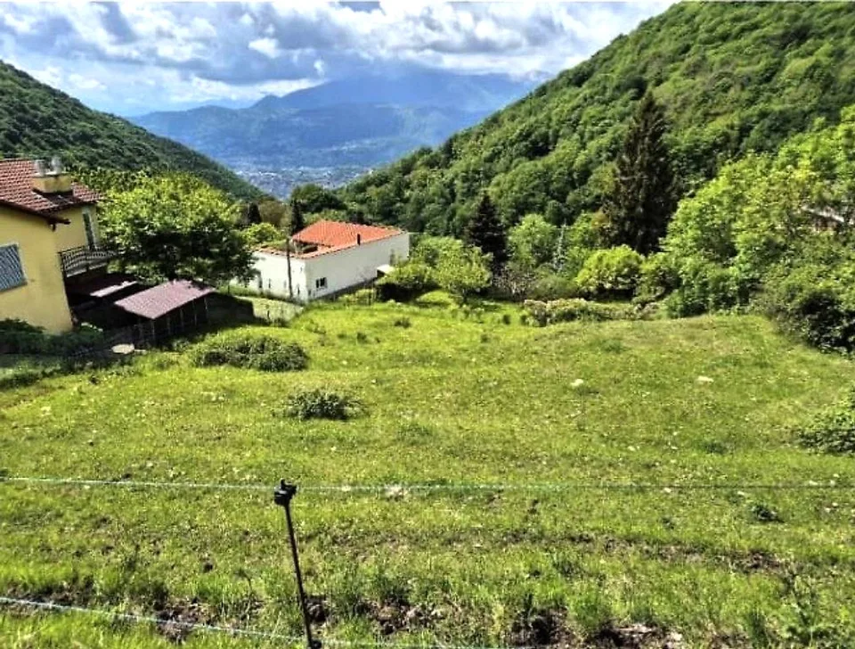 Terreno edificabile di 1008 m² con bella vista sulla vallata