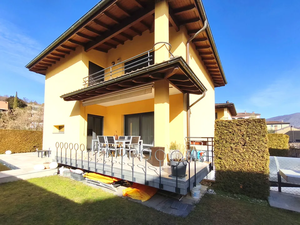 Meravigliosa casa 6,5 locali con giardino con piscina controcorrente