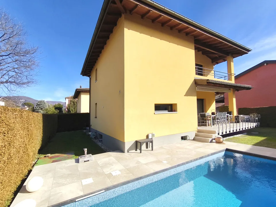 Meravigliosa casa 6,5 locali con giardino con piscina controcorrente