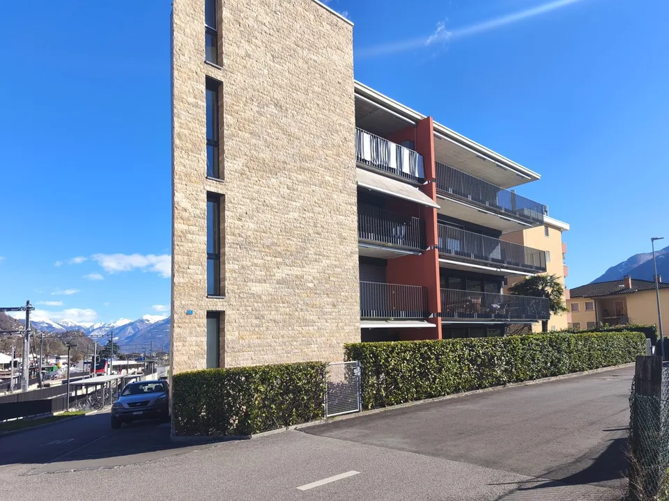 Luminoso 2,5 con terrazzo abitabile in tranquilla zona verde