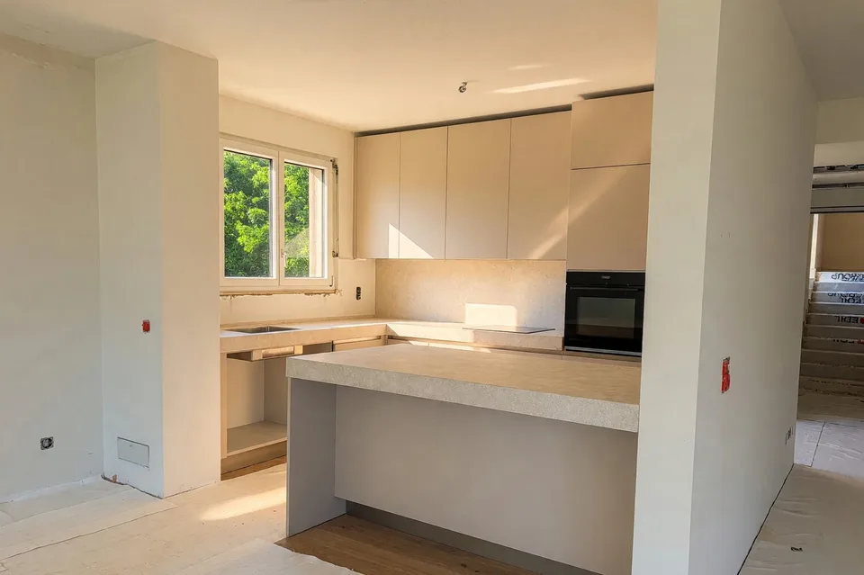 Prestigioso 5,5 ristrutturato in alto standing con terrazzo vista lago