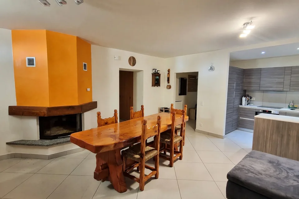 Appartamento 4,5 ristrutturato con terrazzo e caminetto
