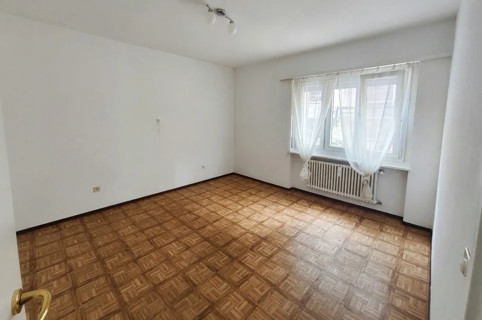 Geräumige 4,5-Zimmer-Wohnung mit zwei Terrassen, schöner Aussicht und separater Küche