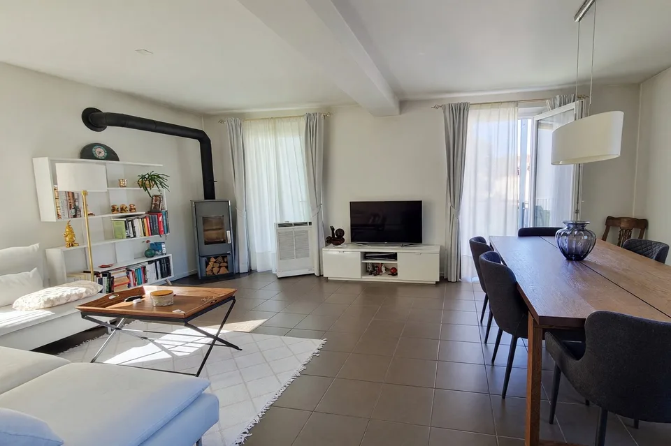 Modernes 3,5-Zimmer-Wohnung mit Terrasse, komplett renoviert