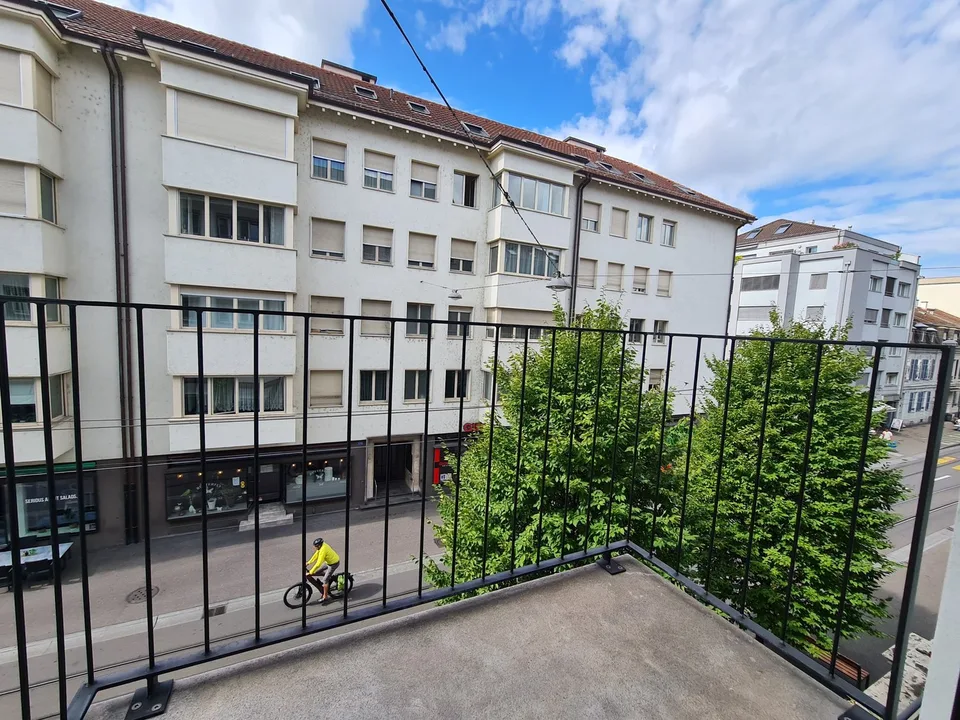 Cluster-Wohnung mit Badewanne – im Gundeliqaurtier