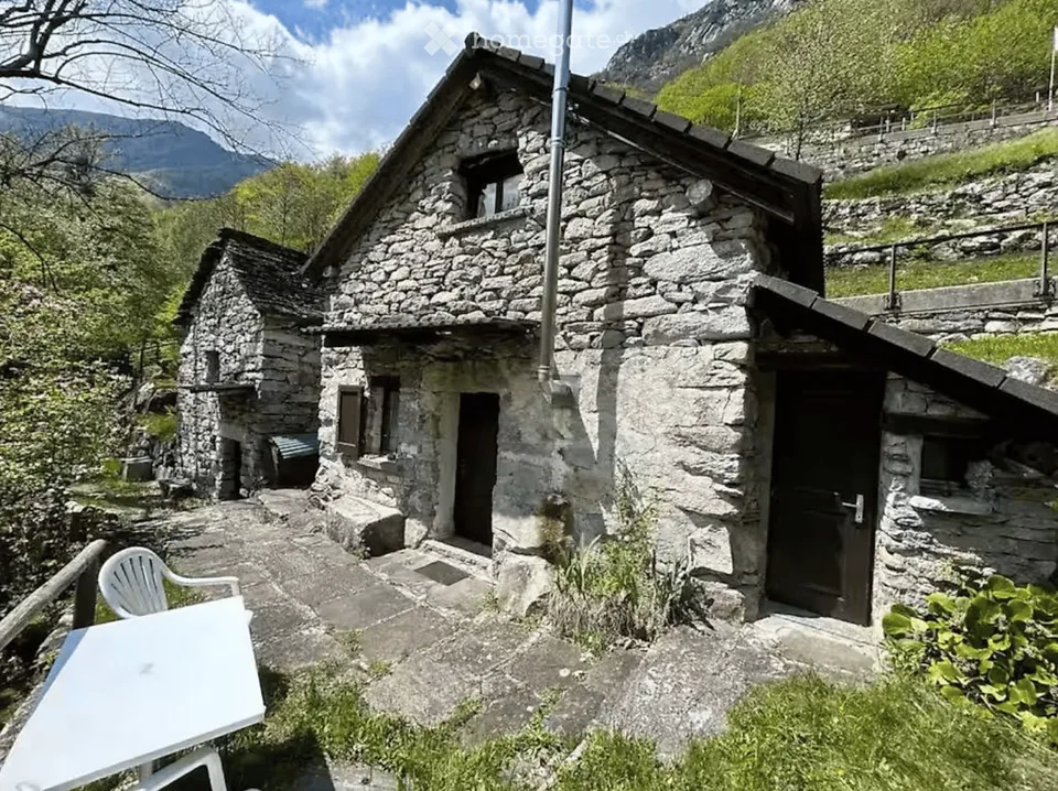 Rustico in pietra a Corippo – Charme ticinese autentico, Reddito annuo tramite airbnb di 30.000 fr.