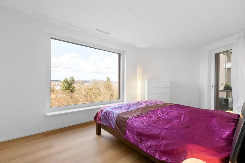Disponibile dal 15.9./1.10. - Appartamento stiloso di 3.5 locali con 95 m2 e grande loggia di 35 m2, al 10° piano