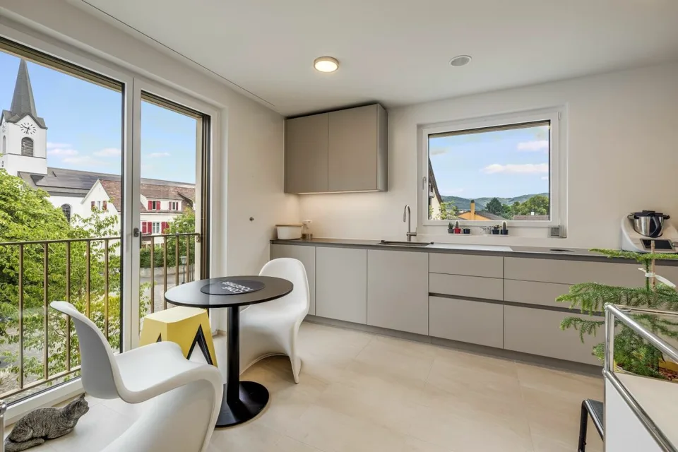 Modern 4.5 room maisonette apartment with loggia and parking space
