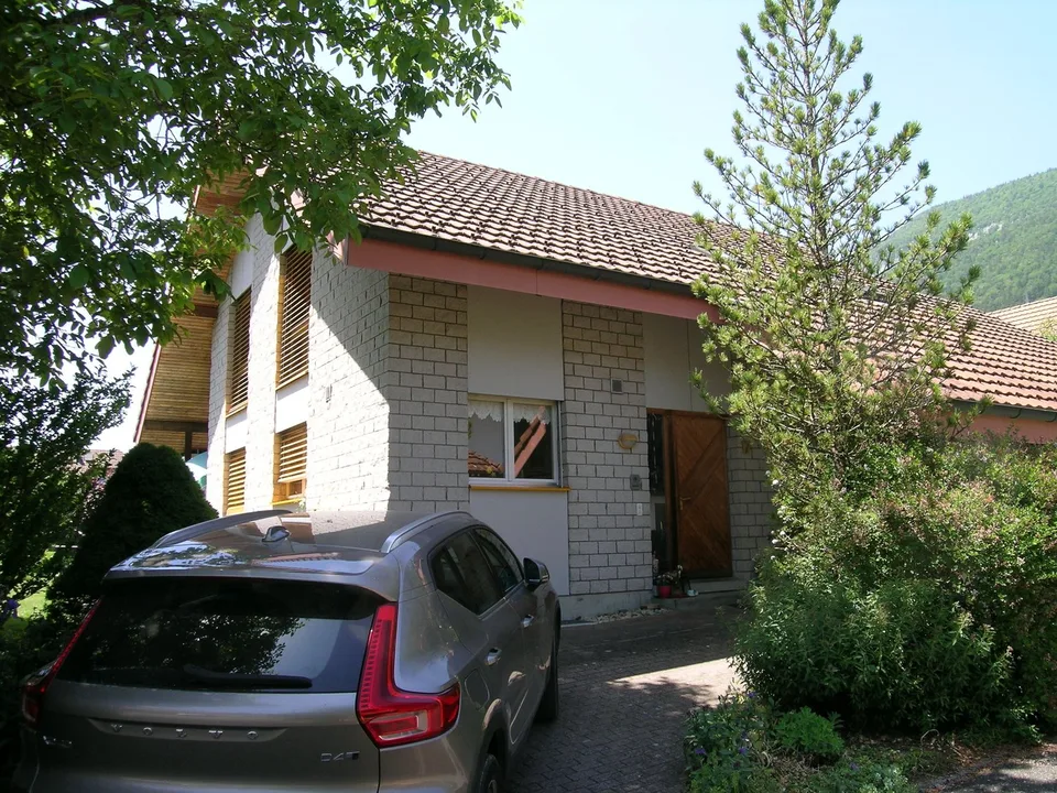 Casa unifamiliare accogliente a Lommiswil – 6,5 stanze in una posizione tranquilla