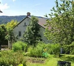 *Maison près du lac*